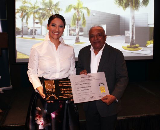 Arquitecta Karla Medina recibe premio de la Sociedad Panameña de Ingenieros y Arquitectos